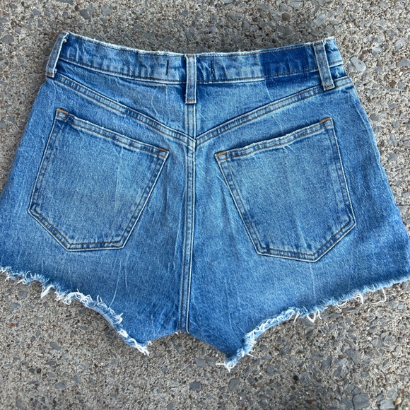 Abercrombie Curve Love High Rise Mom Short size 28 - Picture 3 of 3
